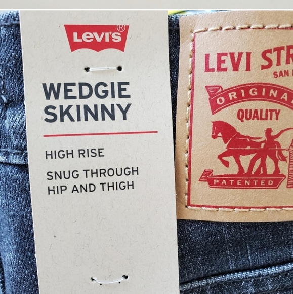 Levi's * Wedgie Fit High Rise Skinny Raw Hem Jeans - Picture 8 of 8